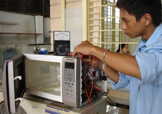 sua lo vi song - Những lỗi thường gặp trên lò vi sóng và cách khắc phục triệt để đơn giản tại nhà