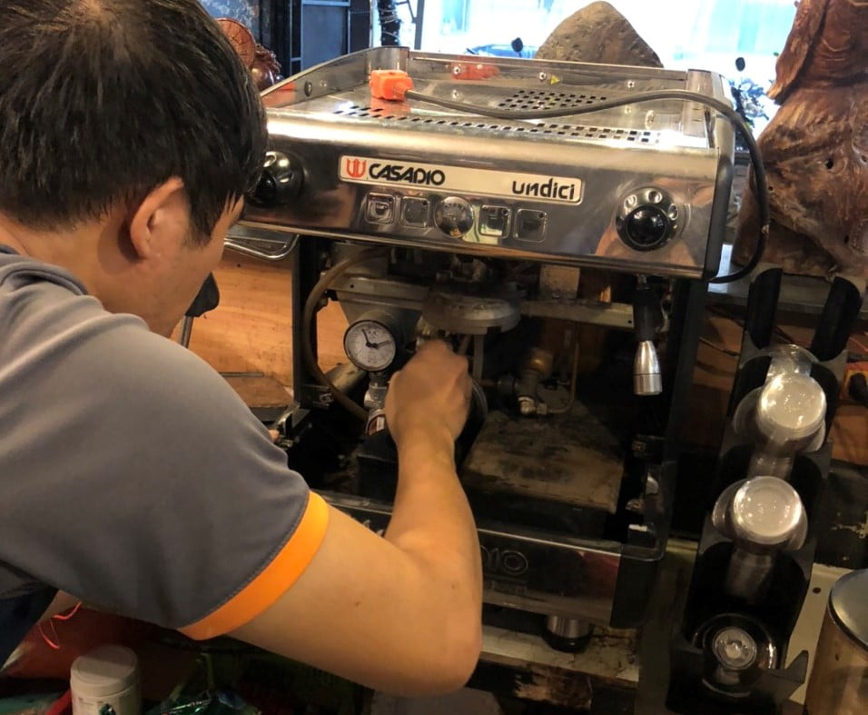 sua may pha cafe 6 - Máy cafe bị kẹt cối, do đâu và sửa như thế nào?