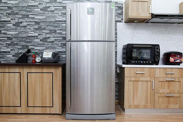 tu lanh moi mua bi nong 5 600x400 - Nguyên nhân tủ lạnh mới mua bị nóng? Cách khắc phục đơn giản tại nhà