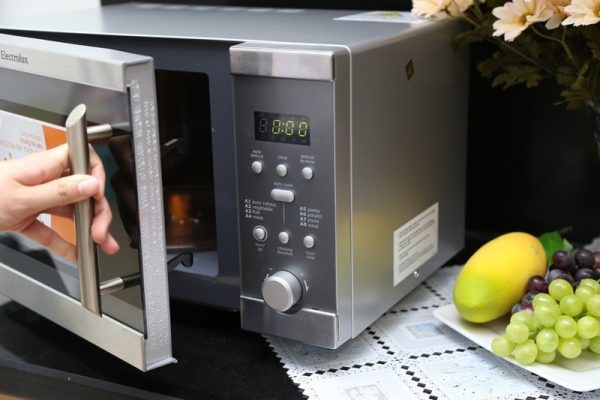 sua-lo-vi-song-electrolux-03 sửa lò vi sóng electrolux nhanh chóng uy tín giá rẻ
