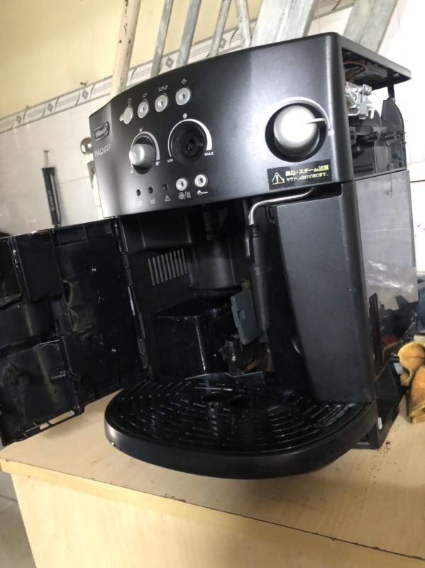 delonghi 2 599x800 - Sửa máy cafe Delonghi báo lỗi chấm than đỏ
