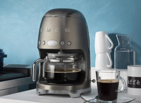 Sửa máy cafe uy tín tại quận 1, 2,3 sua may cafe Smeg 1 551x400 - Sửa máy cafe uy tín tại quận 1, 2,3