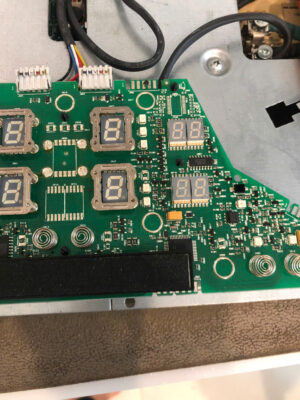 z6106670952090 468bfb5d3a534820a693f5b16c120017 300x400 - Sửa bếp từ lỗi Err 22