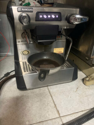 z6107070868060 d77950ca620014c3b2dc310db83c8329 300x400 - Sửa máy cafe Rancilio không nóng