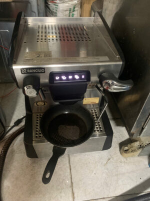 z6107070875848 3cada26a3cfbd7753d186656f3dca9f3 300x400 - Sửa máy cafe Rancilio không nóng