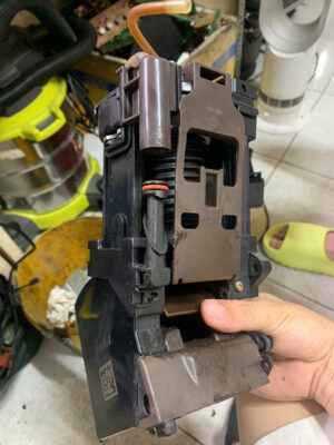 z6233458088554 653fd4367f57d4e0aa95115b266407e7 300x400 - Trung tâm bảo hành máy cafe Jura tại Hồ Chí Minh