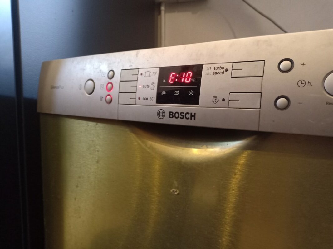 Sửa máy rửa bát Bosch lỗi E08, E09