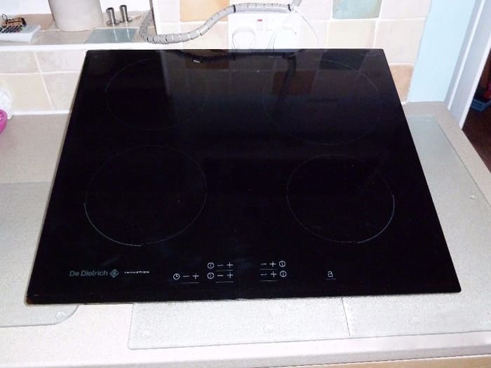 sua bep tu de dietrich 1 - Sửa bếp từ De Dietrich ch&iacute;nh h&atilde;ng