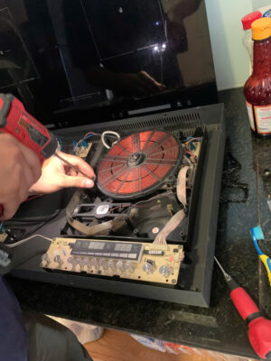 z7674233020453 ce7b02aa274f9bcb0d885c1e854ca121 300x400 - Sửa bếp từ Cuckoo ch&iacute;nh h&atilde;ng