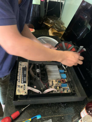 z7674233030438 b0626afac96d691b457bcce4df29453f 300x400 - Sửa bếp từ Cuckoo ch&iacute;nh h&atilde;ng